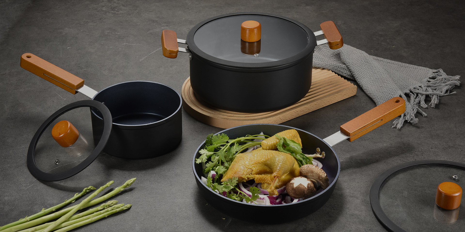 Cook happy times <br> share warm moments